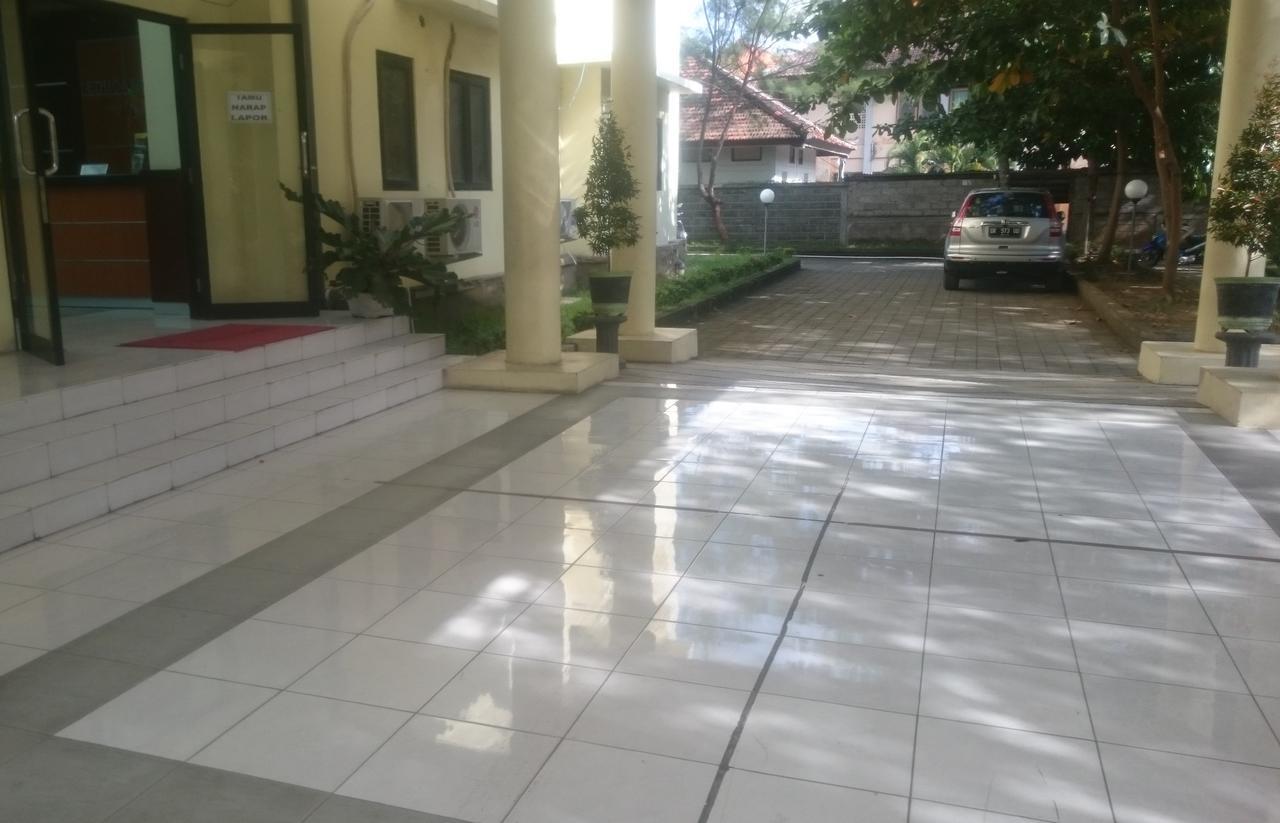 Edutel Undiksha Hotel Singaraja Exterior foto